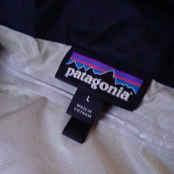 PATAGONIA WOMEN'S RAINCOAT - Picture 2 of 9